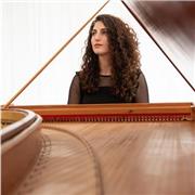 Pianista e Docente di pianoforte in conservatorio offre lezioni a domicilio di strumento e teoria musicale per tutti i livelli